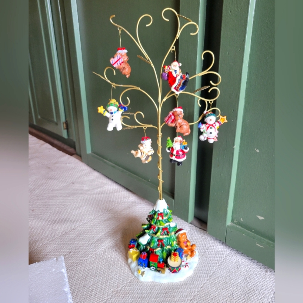 ❤️🩷❤️Signature Home Collection Ornament Tree with original box